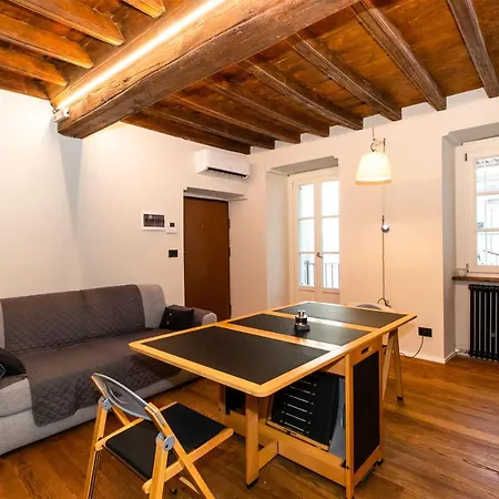Stylish Quardilatero Flat Turin