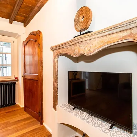 Stylish Quardilatero Flat Turin