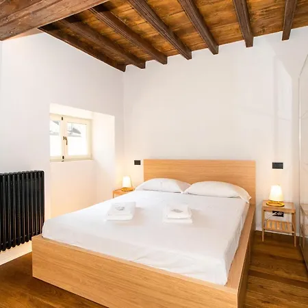 Stylish Quardilatero Flat Turin