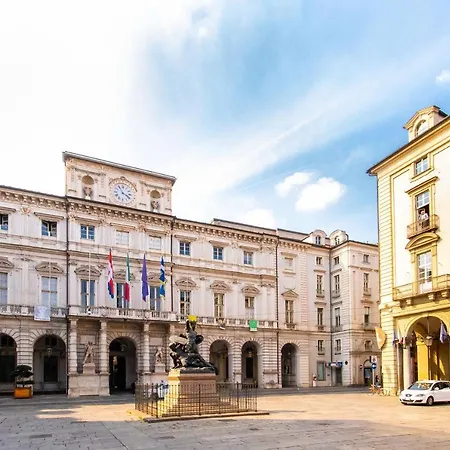 Stylish Quardilatero Flat Turin