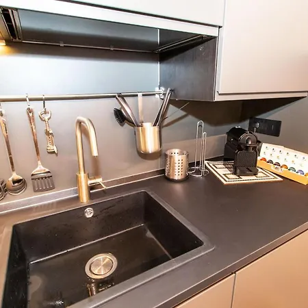 Stylish Quardilatero Flat Turin