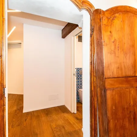 Guesthost - Stylish Quardilatero Flat *