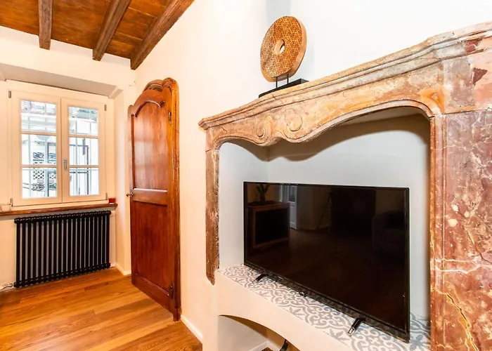 Guesthost - Stylish Quardilatero Flat Turyn