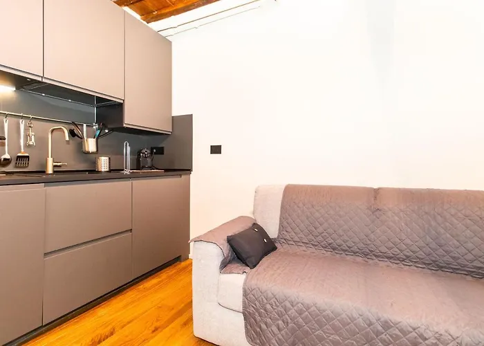 Guesthost - Stylish Quardilatero Flat