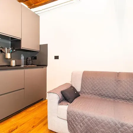 Guesthost - Stylish Quardilatero Flat