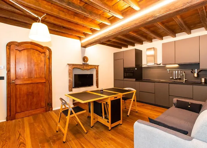 Guesthost - Stylish Quardilatero Flat Turin