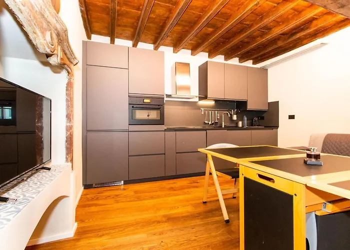 Guesthost - Stylish Quardilatero Flat Lägenhet *